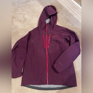 Patagonia Women’s XL Rain Jacket Goretex